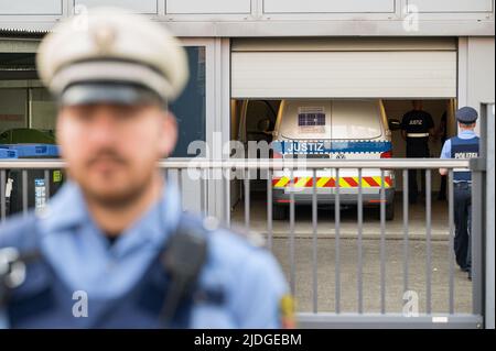 Kaiserslautern, Germany. 21st June, 2022. The man accused of shooting two police officers during a traffic stop is driven to the Kaiserslautern Regional Court in a judicial van before the trial begins. A 39-year-old defendant is to stand trial before the regional court. He is said to have killed a 24-year-old policewoman and her 29-year-old colleague with several rifle shots at the end of January in order to cover up hunting poaching. Credit: Oliver Dietze/dpa/Alamy Live News