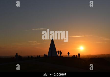 The summer solstice sunrise in Campbell Park, Milton Keynes, June 2022. Stock Photo