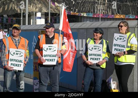 New Street, Birmingham, England, June 21st 2022. Rail workers on the picket line at New Street Station in Birmingham are striking for a 7 percent wage increase across the British networks after RMT Unions failed to reach an agreement. Pic by Credit: Stop Press Media/Alamy Live News Stock Photo