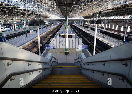 Manchester, UK. 21st June, 2022. A general view of Piccadilly train station, usually it would be busy with rush hour commuters. The biggest rail strike in over 30 years went ahead after last-minute talks failed. RMT states it has no choice but to strike due to proposed cuts to jobs, pay and pensions. Credit: Andy Barton/Alamy Live News Stock Photo