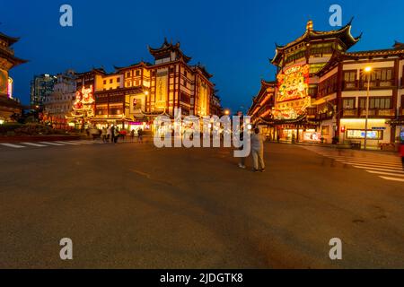 The illuminated streets around the famous Yu Yuan, Yu Garden, during the lantern festival in the Year of the Ox in Old Shanghai taken at dusk. Stock Photo