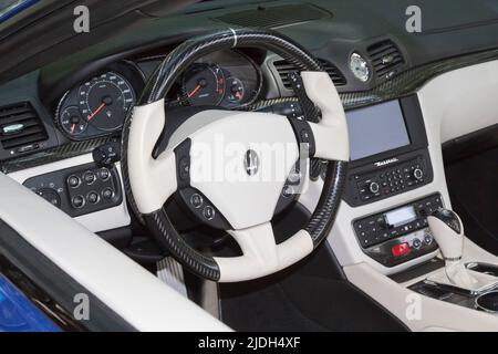 2022 maserati granturismo sport interior