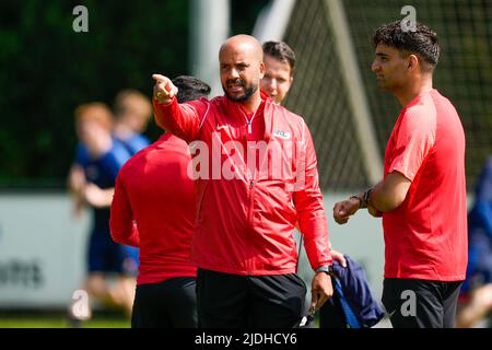 WIJDEWORMER, NETHERLANDS - JUNE 21: Coach Pascal Jansen of AZ during the AZ of First Training Season 2022/2023 at the AFAS Trainingscomplex on June 21, 2022 in Wijdewormer, Netherlands. (Photo by Patrick Goosen/Orange Pictures) Stock Photo