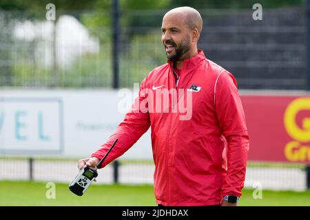 WIJDEWORMER, NETHERLANDS - JUNE 21: Coach Pascal Jansen of AZ during the AZ of First Training Season 2022/2023 at the AFAS Trainingscomplex on June 21, 2022 in Wijdewormer, Netherlands. (Photo by Patrick Goosen/Orange Pictures) Stock Photo