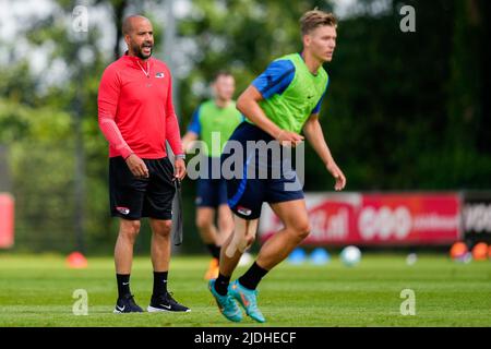 WIJDEWORMER, NETHERLANDS - JUNE 21: Coach Pascal Jansen of AZ during the AZ of First Training Season 2022/2023 at the AFAS Trainingscomplex on June 21, 2022 in Wijdewormer, Netherlands. (Photo by Patrick Goosen/Orange Pictures) Stock Photo