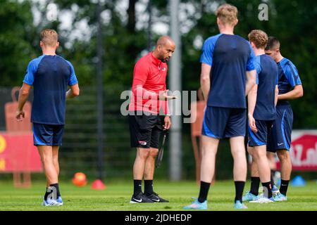 WIJDEWORMER, NETHERLANDS - JUNE 21: Coach Pascal Jansen of AZ during the AZ of First Training Season 2022/2023 at the AFAS Trainingscomplex on June 21, 2022 in Wijdewormer, Netherlands. (Photo by Patrick Goosen/Orange Pictures) Stock Photo