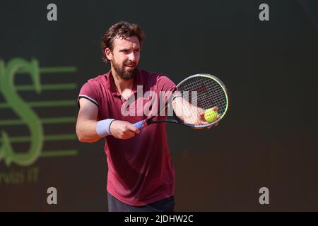 Milan, Italy. 20th June, 2022. Italy, Milan, June 20 2022: Ernests Gulbis during tennis match E. GULBIS (LAT) vs J. LENZ (GER) 1st round ATP Challenger Milan at Aspria Club (Photo by Fabrizio Andrea Bertani/Pacific Press/Sipa USA) Credit: Sipa USA/Alamy Live News Stock Photo