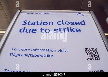 London, UK. 21st June, 2022. 'Station closed due to strike' sign is seen at King's Cross St Pancras Underground station, as the biggest nationwide rail strike in 30 years hits the UK. The RMT (Rail, Maritime and Transport workers) union is staging walkouts in protest against unsatisfactory pay, government cuts and working conditions. Credit: SOPA Images Limited/Alamy Live News Stock Photo