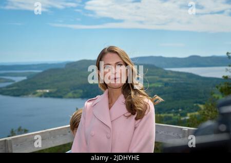 Skuleberget, Sweden, June 21, 2022. Prince Nicolas, Duke of Ångermanland, and his parents. Princess Madeleine of Sweden and Christopher O'Neill visit Skuleberget in north Sweden. Prince Nicolas will then inaugurate the discovery park and get a guided tour at 'Naturum Höga Kusten'. Picture: Princess Madeleine of Sweden . June 21, 2022. Photo by Stefan Lindblom/Stella Pictures/ABACAPRESS.COM Stock Photo