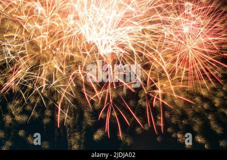 Berlin, Germany. 14th May, 2022. Fireworks rockets explode in the night sky at the May Days fireworks display in Volkspark Hasenheide. Credit: Hauke Schröder/dpa-Zentralbild/dpa/Alamy Live News Stock Photo