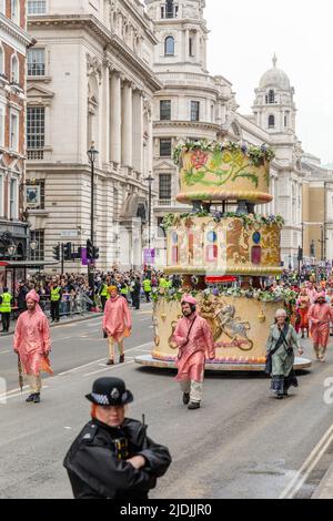 The Platinum Jubilee Pageant proceeds along Whitehall on the fourth and final day of the Queen’s Platinum Jubilee celebrations. Stock Photo