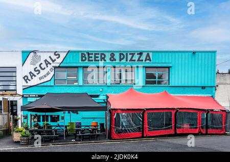 RASCALS BREWING COMPANY: BREWERY, PIZZA RESTAURANT, BAR, OFF-LICENCE, Goldenbridge Estate, Tyrconnell Road, Inchicore, Dublin, Ireland. Stock Photo