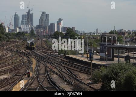 London, UK. 21st June, 2022. Photo taken on June 21, 2022 shows a general view of the tracks outside Clapham Junction Station in London, Britain. After last-ditch talks between unions and rail operators broke down here on Monday, the United Kingdom's (UK) National Union of Rail, Maritime and Transport Workers (RMT) gave the go-ahead on Tuesday to the country's biggest rail strikes in 30 years that are expected to cause massive disruptions to rail services in England, Scotland and Wales. Credit: Tim Ireland/Xinhua/Alamy Live News Stock Photo