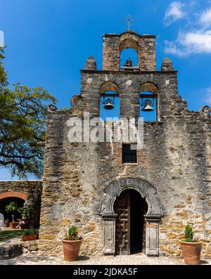 The Church and Bell Tower at Mission San Francisco de la Espada, San Antonio, Texas, USA Stock Photo