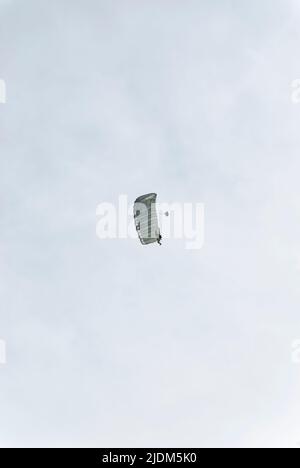 A paratrooper is flying. Photo taken during the parachute jumping show during the Commando Fest in Dziwnów - August 2020. Stock Photo