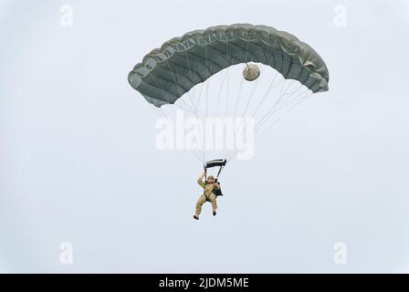 Parachute soldier. Photo taken during the parachute jumping show during the Commando Fest in Dziwnów - August 2020. Stock Photo