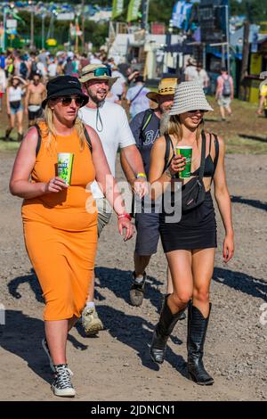 Glastonbury, UK. 22nd June, 2022. Settling-in with cooling beers in the intense heat of the first day - The 2022 Glastonbury Festival, Worthy Farm. Glastonbury, Credit: Guy Bell/Alamy Live News Stock Photo