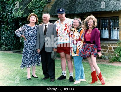 ROUTLEDGE,SWIFT,HUGHES,CORNWELL,MILLER, KEEPING UP APPEARANCES, 1990 Stock Photo