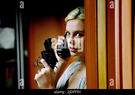 CHARLIZE THERON, TRAPPED, 2002 Stock Photo