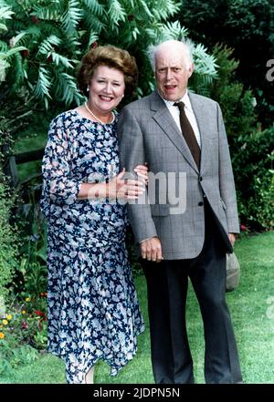 ROUTLEDGE,SWIFT, KEEPING UP APPEARANCES, 1990 Stock Photo