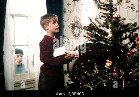 PESCI,CULKIN, HOME ALONE, 1990 Stock Photo