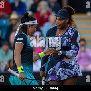 EASTBOURNE, ENGLAND - JUNE 22: Serena Williams of the United States Ons Jabeur of Tunisia during the Womens doubles quarter final against Shuko Aoyama of Japan and Hao-Ching Chan of Chinese Taipei on Day Five of Rothesay International Eastbourne at Devonshire Park on June 22, 2022 in Eastbourne, England Credit: Sebo47/Alamy Live News Stock Photo
