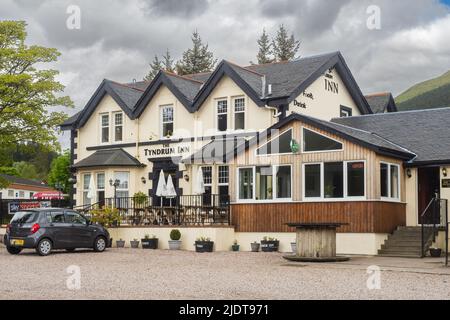 19.05.2022 Tyndrum, Argyll, Scotland, UK. The Tyndrum Inn on the A82 at Tyndrum in the Scottish Highlands Stock Photo