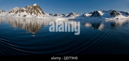 Midnight-sun scenery from Magdelenefjord, western Spitsbergen, Svalbard. Stock Photo