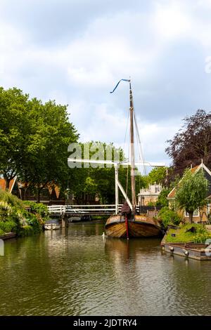 Kwakelbrug, a historic 18th century bascule, or seesaw bridge in the old center of Edam, North Holland, The Netherlands. Stock Photo