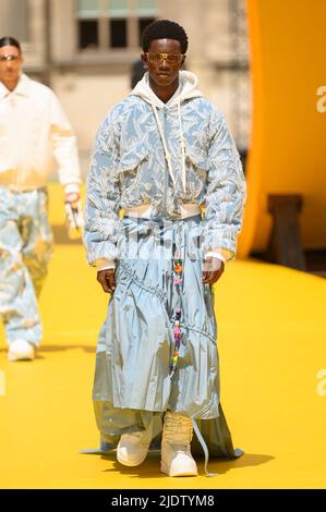 Paris France March Model Walks Runway Louis Vuitton Show Part – Stock  Editorial Photo © fashionstock #215066520