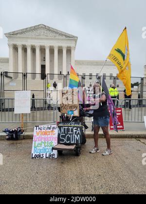 Washington, DC, USA. 23rd June, 2022. Pro-Choice and Pro -Life advocates gather at the US Supreme Court in Washington DC in anticipation of a ruling possibly overturning the 1973 Landmark decision, Roe V Wade which allowed legal abortions to take place on June 23, 2022. Credit: Patsy Lynch/Media Punch/Alamy Live News Stock Photo