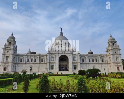 Kolkata, West Bengal, India. 21st June, 2022. The Victoria Memorial is an iconic structure in Kolkata. This white marbled opulent structure established in 1921, and was built in memory of Queen Victoria to celebrate her 25 years of rule over India and is almost a replica of the Victoria Memorial in London. (Credit Image: © Suvrajit Dutta/Pacific Press via ZUMA Press Wire) Stock Photo