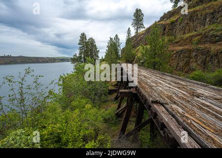 John-Wayne Pioneer Trail on the Milwaukee Road along the Rock Lake in Washington State Stock Photo