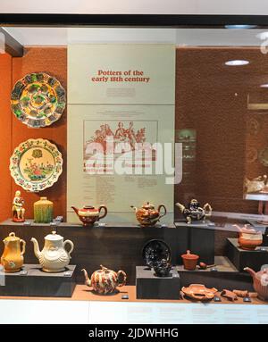 Pottery of the early 18th century on display in the Potteries Museum and Art Gallery, Hanley, Stoke-on-Trent, Staffs, England, UK Stock Photo