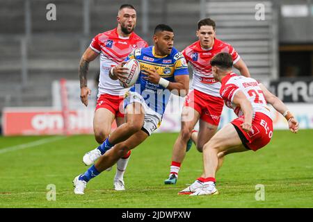 David Fusitu'a (2) of Leeds Rhinos makes a break in, on 6/23/2022. (Photo by Craig Thomas/News Images/Sipa USA) Credit: Sipa USA/Alamy Live News Stock Photo