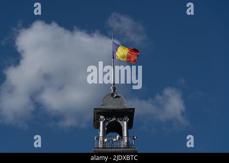 Sinaia, Santiago, Romania. 23rd June, 2022. The Romanian flag flies over the Sinaia casino. (Credit Image: © Matias Basualdo/ZUMA Press Wire) Stock Photo