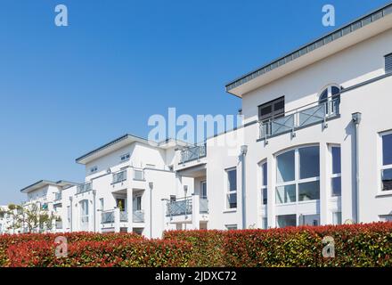 Germany, North Rhine-Westphalia, Cologne, Row of identical houses in modern suburb Stock Photo