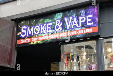 New York, USA. 23rd June, 2022. (NEW) FDA bans Juul vape products from US market. June 2022, New York, USA: The U.S. Food and Drug Administration (FDA) has banned the sakes of Juul vape products from US market starting from Thursday (23). Some doctors and health officers have mentioned the dangers of people especially young ones, of using e-cigarettes which is mostly responsible for vaping epidemic. (Credit Image: © Niyi Fote/TheNEWS2 via ZUMA Press Wire) Stock Photo