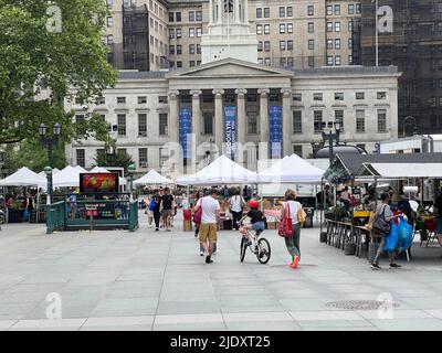 Downtown farmers market across from Brooklyn Borough Hall in the background, Brooklyn, NY. Stock Photo