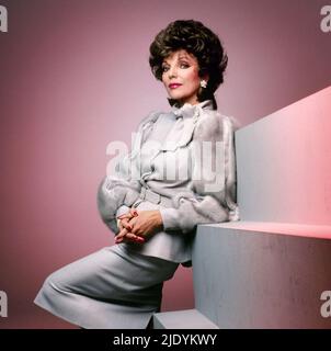 JOAN COLLINS in DYNASTY (1981), directed by PHILIP LEACOCK, JEROME COURTLAND and DON MEDFORD. Credit: Aaron Spelling Productions / Album Stock Photo