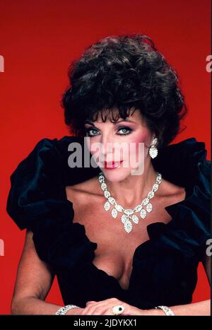 JOAN COLLINS in DYNASTY (1981), directed by PHILIP LEACOCK, JEROME COURTLAND and DON MEDFORD. Credit: Aaron Spelling Productions / Album Stock Photo