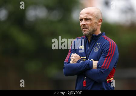 AMSTERDAM - Ajax coach Alfred Schreuder during the first training session of Ajax Amsterdam at sports complex De Toekomst on June 24, 2022 in Amsterdam, the Netherlands. ANP MAURICE VAN STEEN Stock Photo