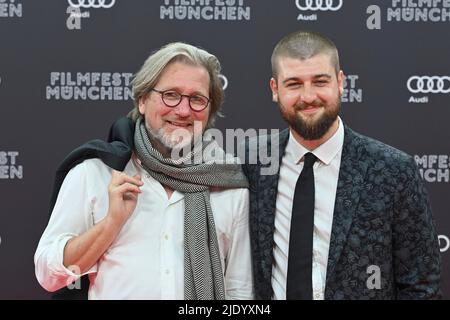 Munich, Deutschland. 23rd June, 2022. Michael FITZ (actor), with son Emanuel. Red Carpet, Red Carpet, Opening 39th Filmfest Muenchen on 06/23/2022.Gasteig HP8. Credit: dpa/Alamy Live News Stock Photo
