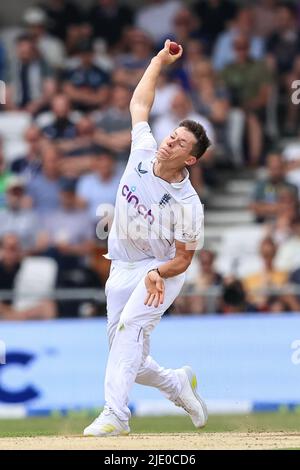 Leeds, UK. 24th June, 2022. Matthew Potts of England delivers the ball in Leeds, United Kingdom on 6/24/2022. (Photo by Mark Cosgrove/News Images/Sipa USA) Credit: Sipa USA/Alamy Live News Stock Photo