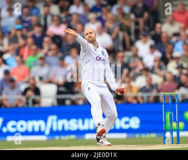 Leeds, UK. 24th June, 2022. Jack Leach of England delivers the ball in Leeds, United Kingdom on 6/24/2022. (Photo by Mark Cosgrove/News Images/Sipa USA) Credit: Sipa USA/Alamy Live News Stock Photo