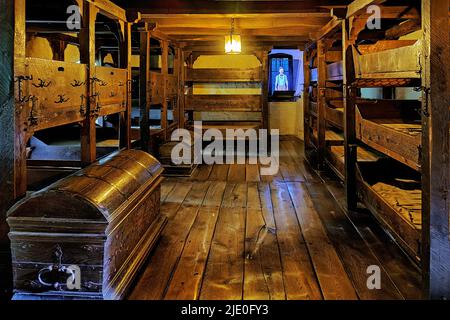 Original boys' dormitory of the first youth hostel from 1914 in Altena Castle, Museum Weltjugendherberge, Altena, Sauerland, North Rhine-Westphalia Stock Photo