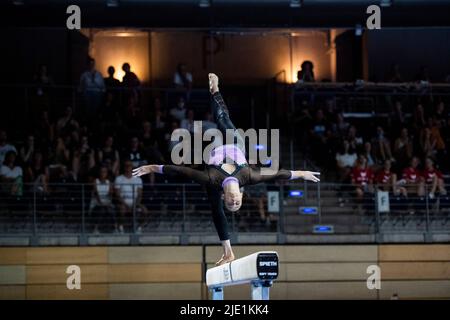 Berlin, Germany. 24th June, 2022. Gymnastics: German championship, decision all-around, women. Sarah Voss during her free skate on the balance beam. Voss wins the championship. Credit: Christophe Gateau/dpa/Alamy Live News Stock Photo