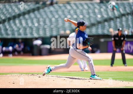 WATCH: Mariners' Robbie Ray, Royals' Luke Weaver ejected before