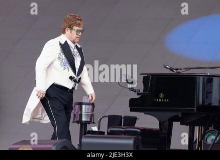 LONDON, UK. 24 June 2022:  Elton John walks on stage before he performs at American Express present BST Hyde Park in London, England. Credit: S.A.M./Alamy Live News Stock Photo