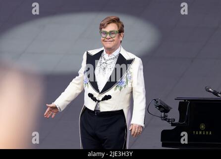 LONDON, UK. 24 June 2022:  Elton John performs at American Express present BST Hyde Park in London, England. Credit: S.A.M./Alamy Live News Stock Photo